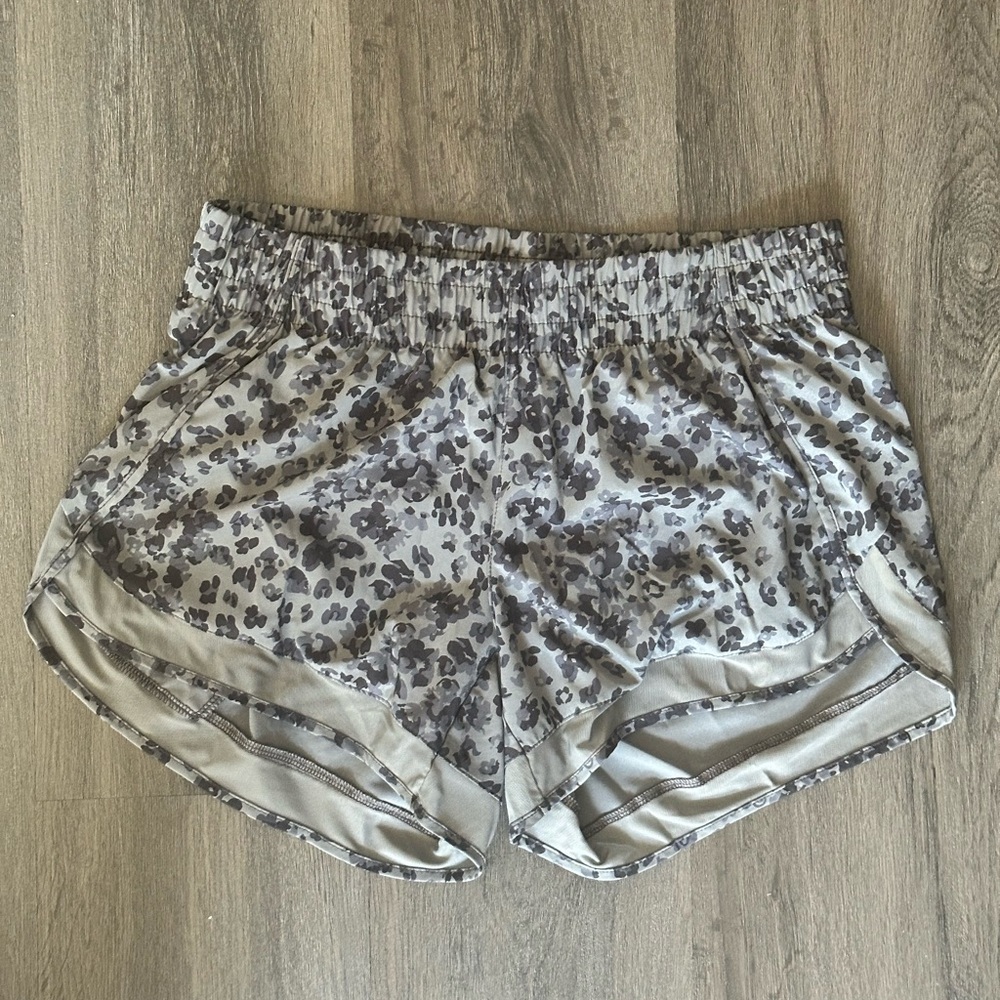 Athleta Printed Mesh 4” Run Short Size Small